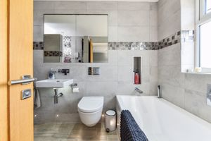 Family Bathroom / En-Suite - click for photo gallery